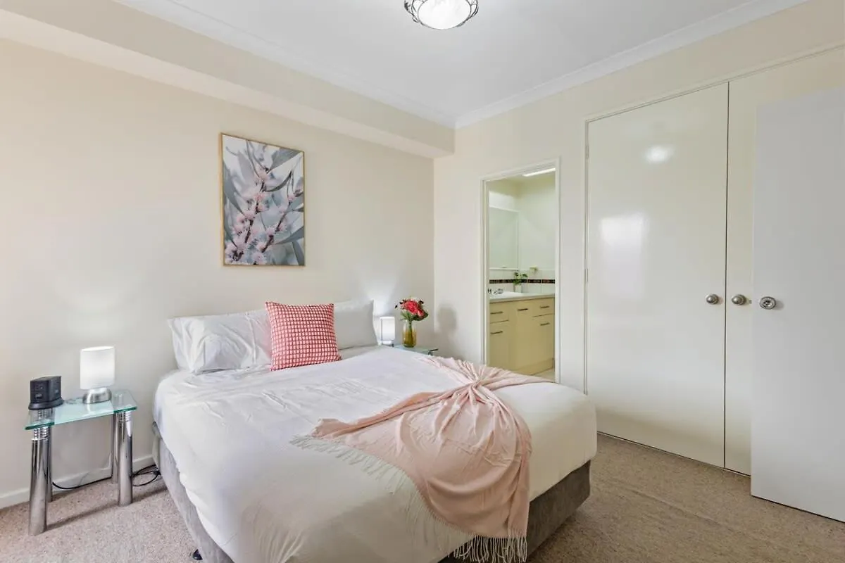 East Perth Apartment With Free Wi-Fi And Parking