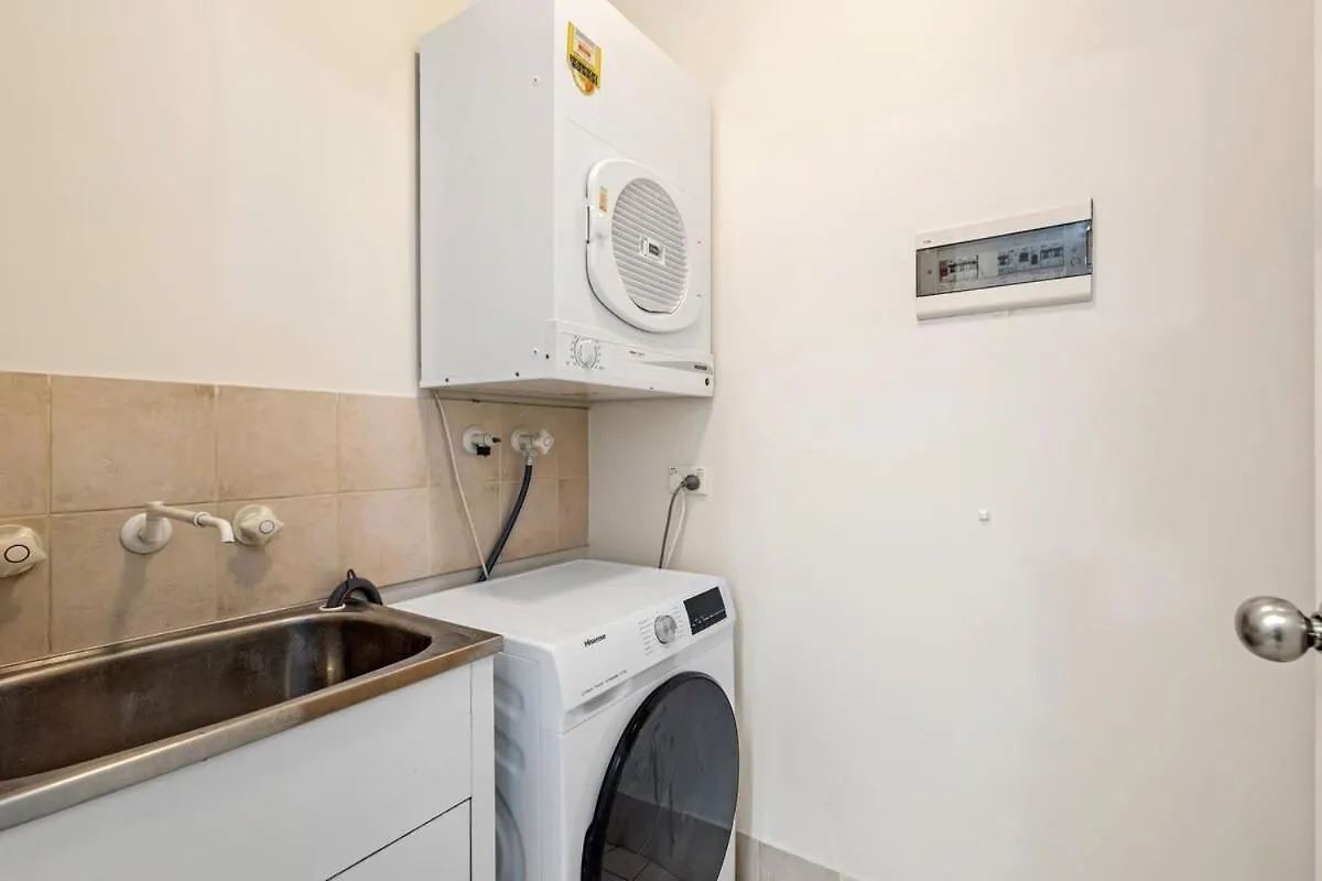 East Perth Apartment With Free Wi-Fi And Parking